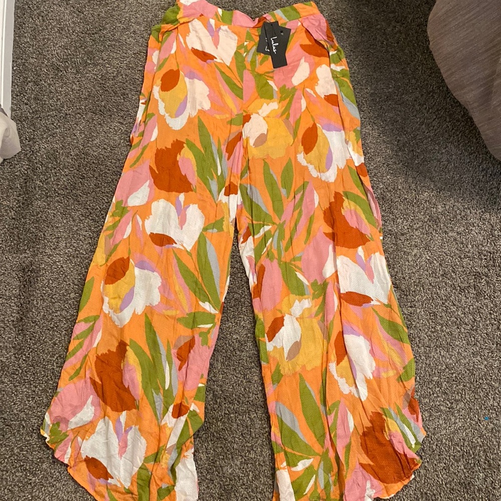 Lulus brand new, large wide leg floral pants